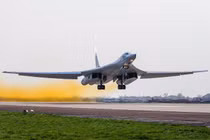 Nga tăng thêm 50 máy bay Tu-160M2, Mỹ run lập cập