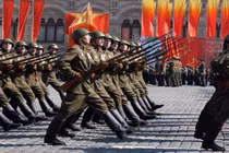 Quân đội Nga ở Crimea diễn tập duyệt binh rầm rộ