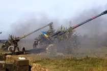 Phớt lờ sự có mặt của Nga, Ukraine vẫn pháo kích