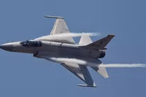 Tiêm kích JF-17 Trung Quốc đánh bại LCA Ấn Độ ở Sri Lanka 