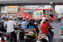 Tắt máy khi dừng đèn đỏ có tiết kiệm xăng?