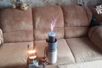 Clip hài cười lăn lộn: Đừng bao giờ nghịch dại với điện