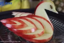Mẹo cắt táo thành thiên nga dễ như ăn kẹo