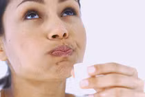 Cách làm nước súc miệng an toàn ngăn ngừa bệnh tật