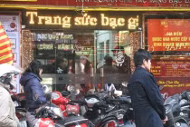 Vàng rơi về 35 triệu đồng/lượng, dân rủ nhau đi gom