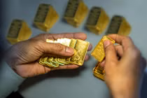 Giá vàng hôm nay 28/7: USD rập rình trên đỉnh 20 năm, vàng biến động mạnh