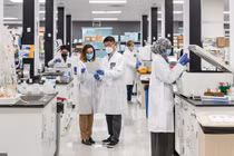 Soi công nghệ sản xuất vắc xin phòng COVID-19 Vingroup nhận chuyển giao độc quyền