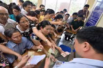 Chen lấn, ngộp thở mua hồ sơ lớp 6 trường Lương Thế Vinh