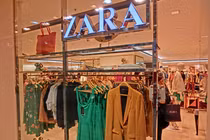 Zara mở cửa hàng ở VN, chị em mua được hàng hiệu bình dân gì?