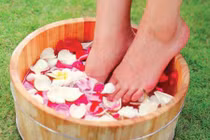 10 mẹo trị nứt gót chân hiệu quả 