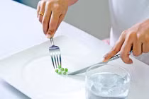 Bệnh nhân ung thư di căn nên ăn ít hay nhiều?