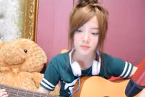 Danh tính hot girl Thái Lan đánh guitar đỉnh đốn tim fan