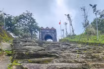 Tận mục 'cổng trời’ trăm năm trên đỉnh Đèo Ngang