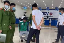 Nhân viên ngân hàng BIDV thất kinh bị dí súng cướp tiền 
