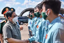 Thủ tướng thăm sân bay Biên Hòa