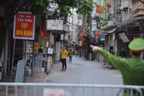 8 ca nghi mắc COVID-19: Hà Nội tạm phong toả trụ sở phường Yên Nghĩa