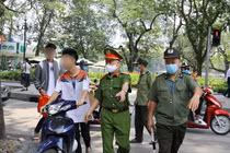  2 ngày giãn cách xã hội, Hà Nội xử phạt gần 700 triệu đồng