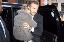 Phát ghen với hình ảnh gia đình hạnh phúc của Beckham - Victoria