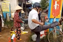 Trưởng Công an xã đá bay thau cá bị kỷ luật thế nào? 