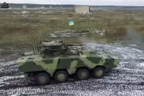 Tổng thống Ukraine khoe xe chiến đấu bộ binh mới nhất