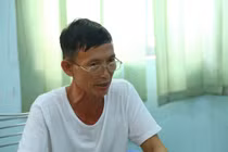 Hiếu tại cơ quan công an.