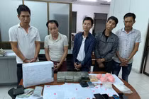Nhóm đối tượng tại cơ quan công an.