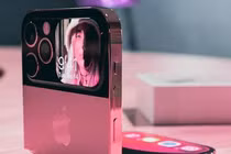 Đẹp mê iPhone Flip màu hồng đẹp không tì vết, iFan “điên đảo” 