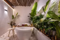 Khu vườn resort, phòng tắm 'nghìn sao' giữa lưng chừng trời ở TP.HCM
