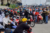 TP HCM hỗ trợ tiền trọ, lương thực cho người dân gặp khó khăn