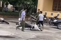 Khởi tố kẻ chém chủ tịch thị trấn, truy đuổi công an tại trụ sở UBND