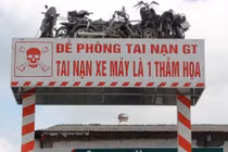 Biển cảnh báo TNGT “độc, lạ” từng gây bão cộng đồng