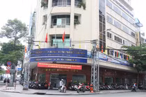 Hiệu trưởng ĐH Ngân hàng TP.HCM tuyển vợ, người nhà vợ sai qui định