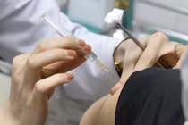 Một học sinh lớp 9 ở Hà Nội tử vong sau tiêm vắc xin COVID-19