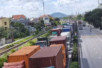 Cảnh tắc QL5 do Hải Phòng test nhanh COVID-19 tại chốt kiểm soát 