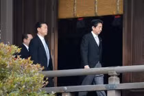 Thăm đền Yasukuni, ông Abe khiến Mỹ, dư luận Nhật thất vọng 
