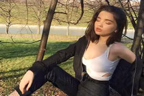 Cô gái người Nga gây sốt bằng vòng eo đẹp không tưởng