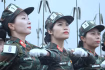 Chùm ảnh: Bóng hồng áo lính vượt nắng, thắng mưa ở TB4