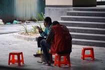 Ga cuối Cát Linh - Hà Đông bị lấn chiếm thành chỗ để xe, bán trà đá