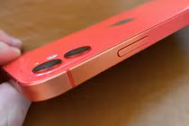 Dùng ốp lưng trong suốt khiến iPhone 12 bị “bay màu”?