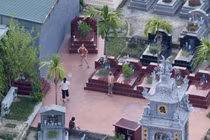 Vào nghĩa trang tập thể dục, nhiều người bị đưa lên phường xử lý