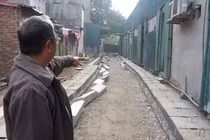 Vụ mương thối ngập rác thải: Người dân “hụt hẫng” vì đang thi công quận bắt dừng?