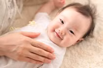 Đẻ xong, các mẹ cất 5 thứ này "giữ vía" cho con khỏi quấy khóc