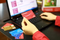 Tiền trong tài khoản Agribank lại "bốc hơi" trong đêm