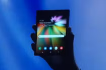 Samsung bất ngờ ra mắt điện thoại màn hình gập siêu nét