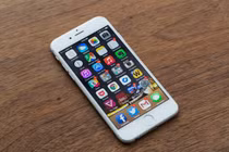 Giá iPhone giảm điên cuồng sau "cơn bão" iPhone X