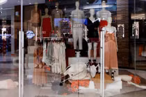 H&M đóng toàn bộ cửa hiệu tại Nam Phi vì một lỗi quảng cáo