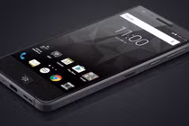 Điện thoại cảm ứng toàn màn hình đầu tiên của BlackBerry có gì lạ?