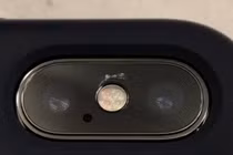 Vỡ kính camera iPhone X, phí sửa bằng tiền mua iPhone 7