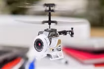 Chiếc flycam nhỏ nhất từng thấy