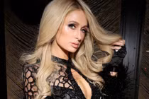 Bất ngờ với những lần mặc trang phục phản cảm của tiểu thư Paris Hilton